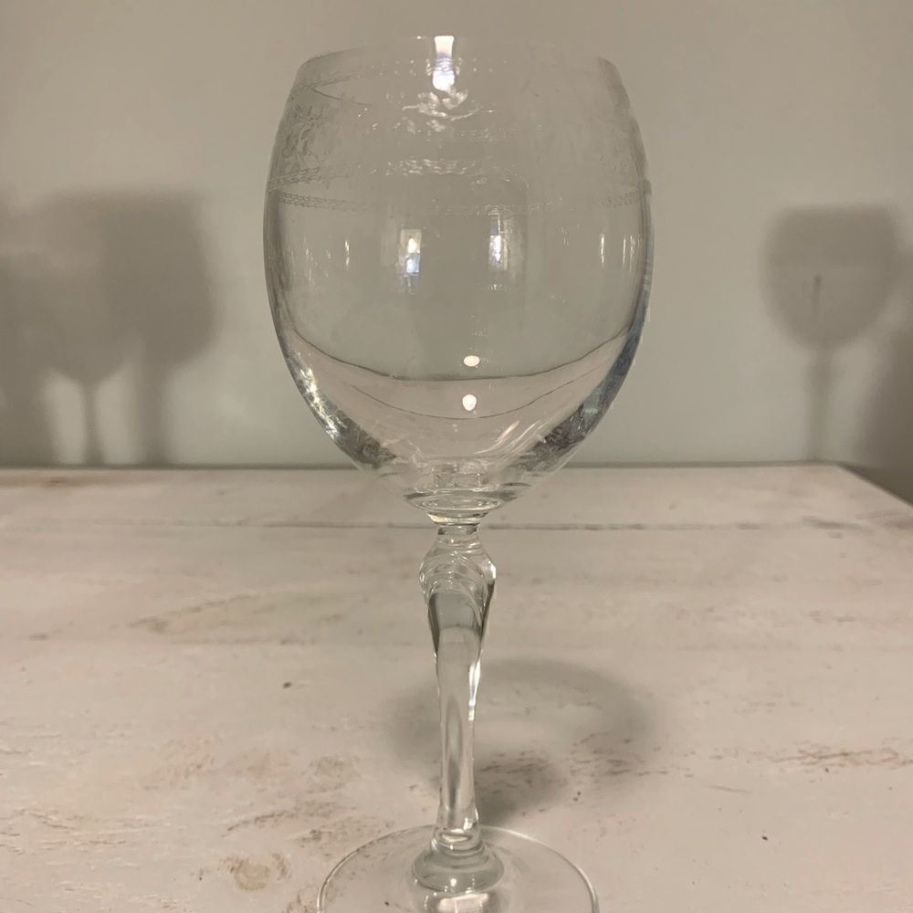 Etched vine wine glass
